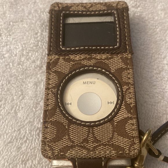 Coach I pod case with iPod     Firm price - Picture 2 of 14